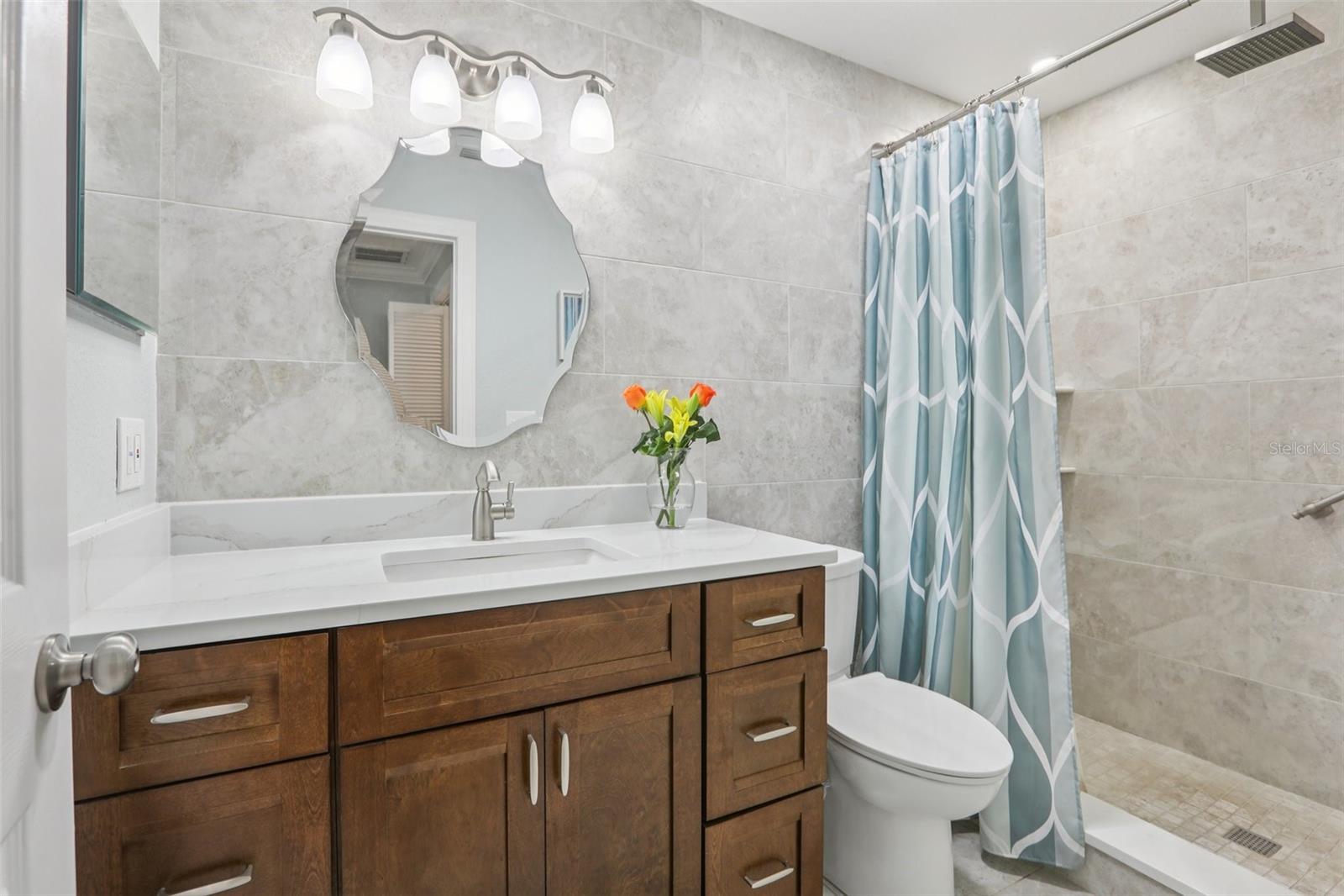 Primary bedroom's ensuite bath