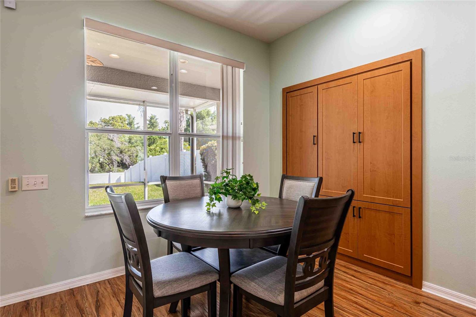Dinette area overlooks the lanai.
