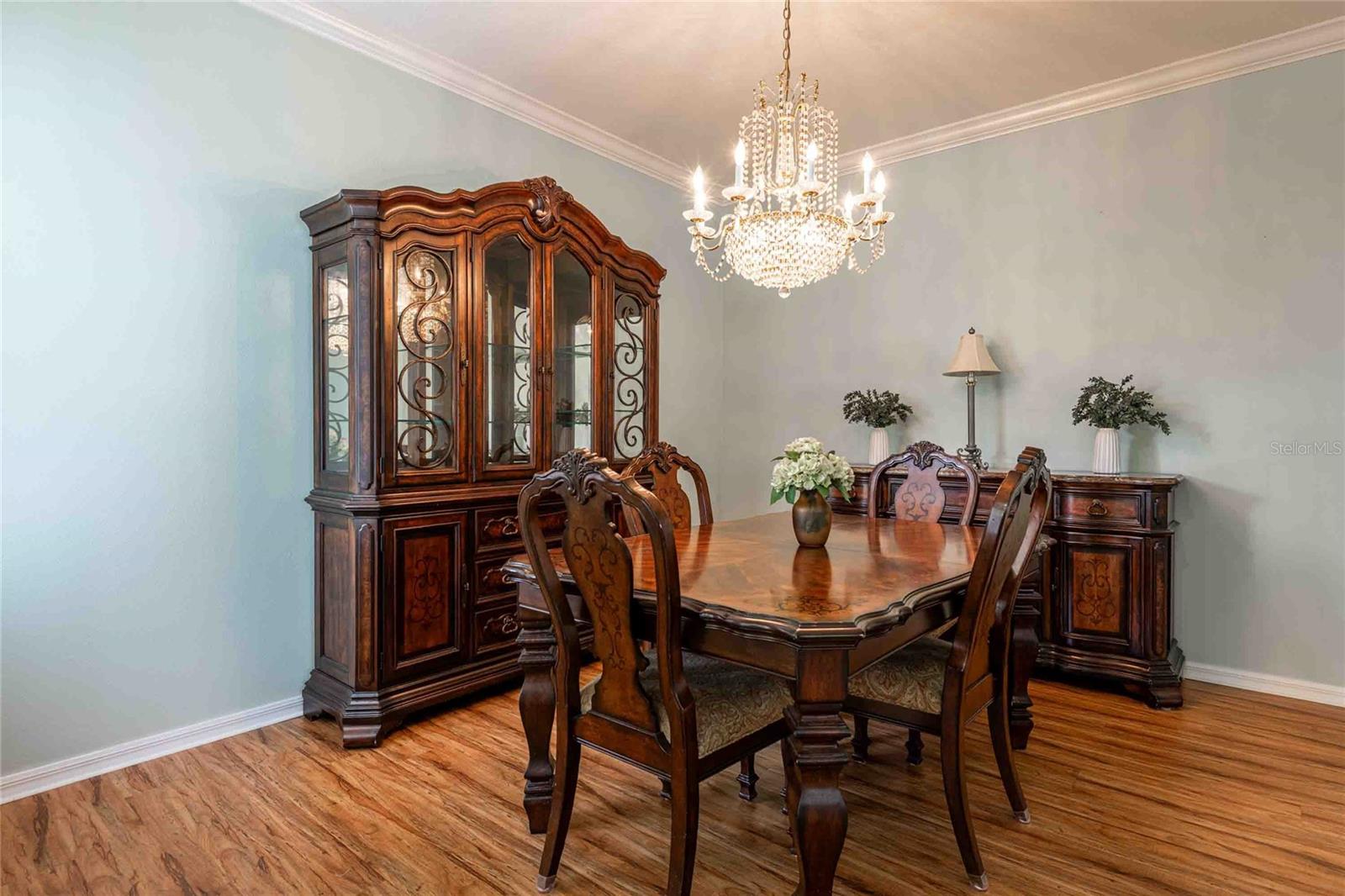 Dining room has crown molding.