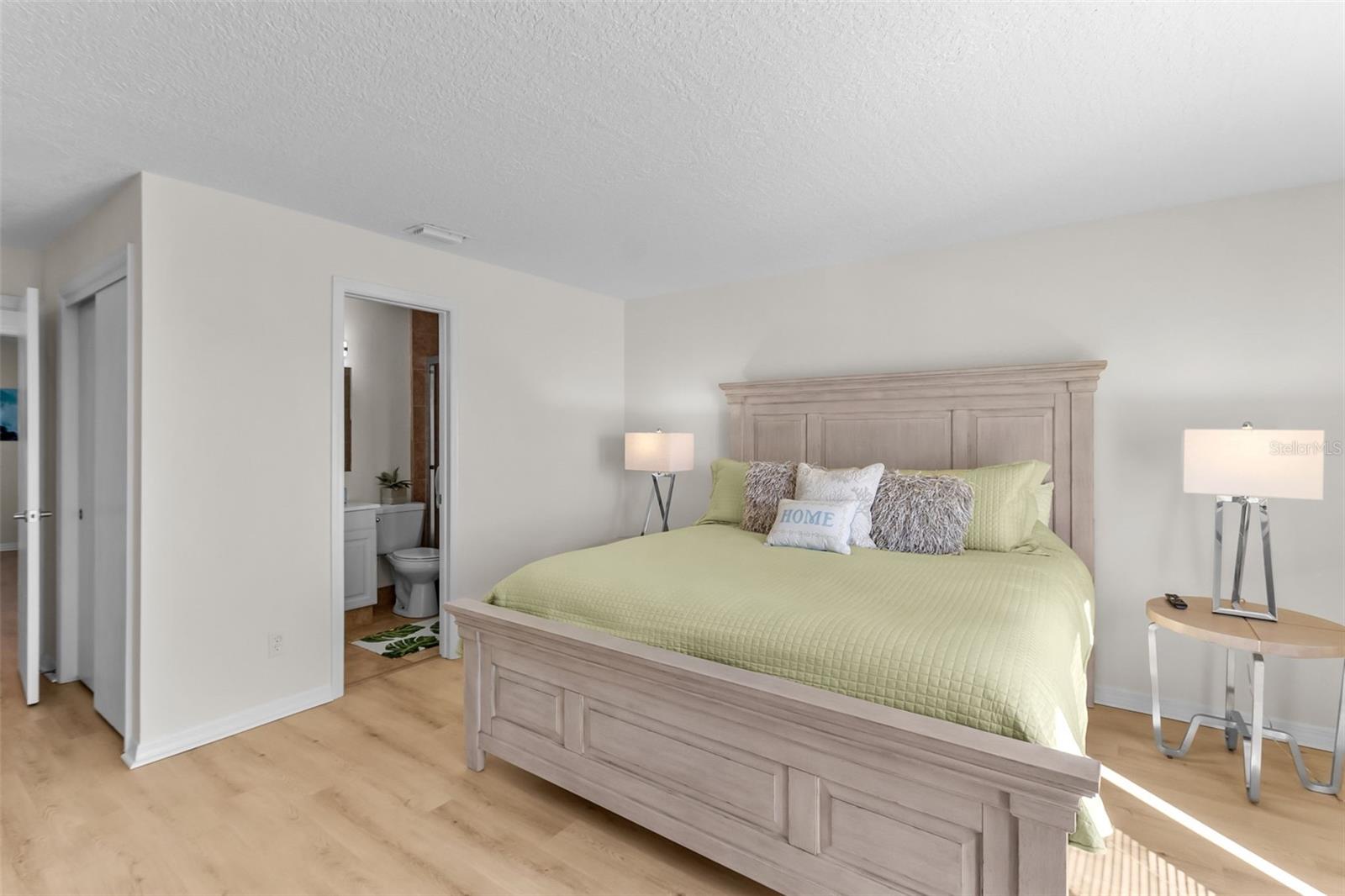 Primary Suite - w/ Ensuite door