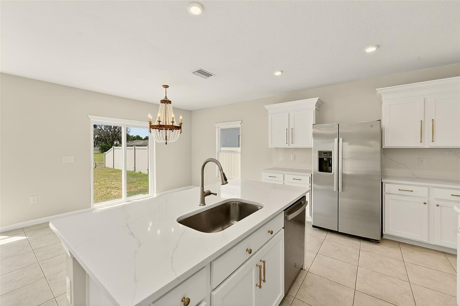 KITCHEN ISLAND WITH QUARTZ COUNTERS