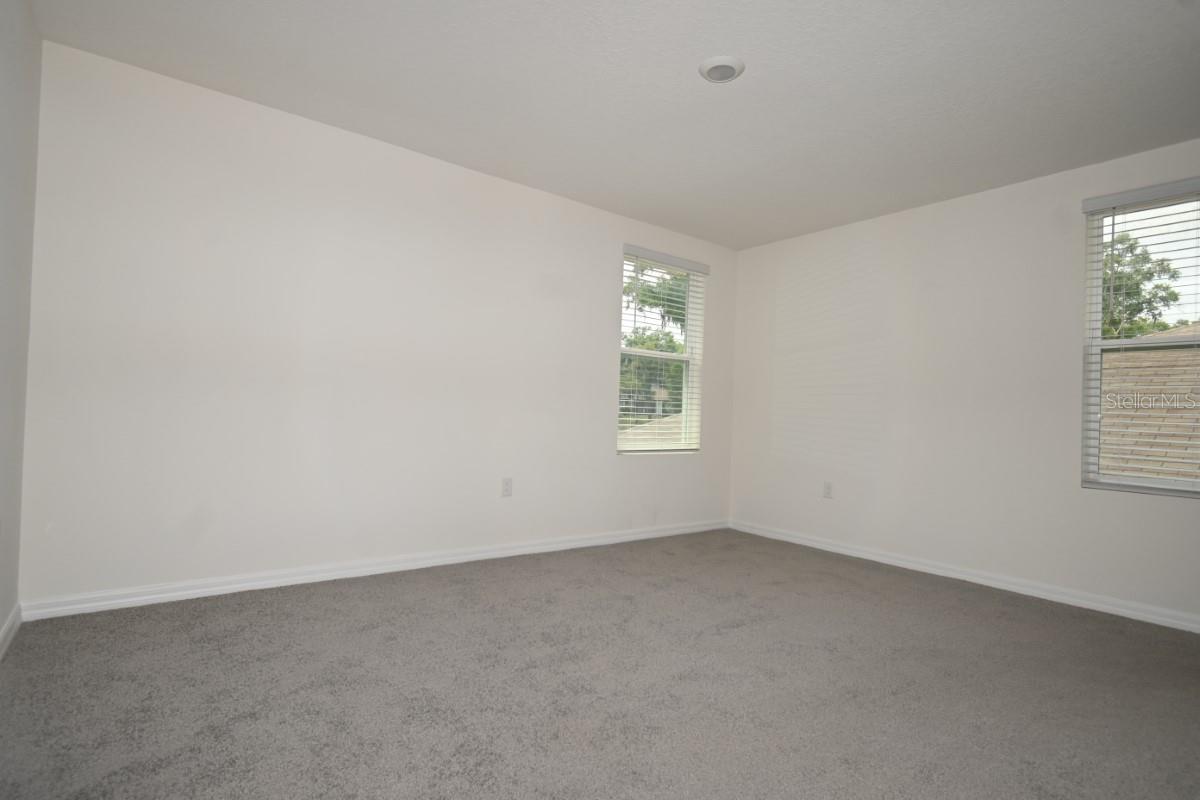 UPSTAIRS FAMILY RM