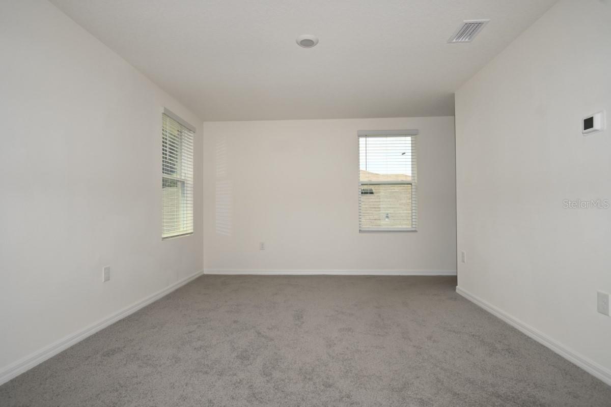 UPSTAIRS FAMILY RM