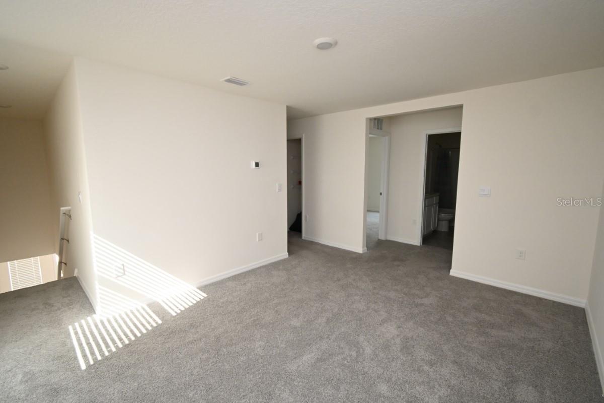 UPSTAIRS FAMILY RM