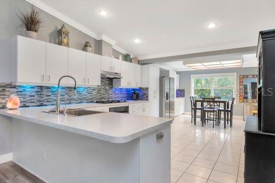 huge kitchen w/farmhouse sink and reverse osmosid system & gas range