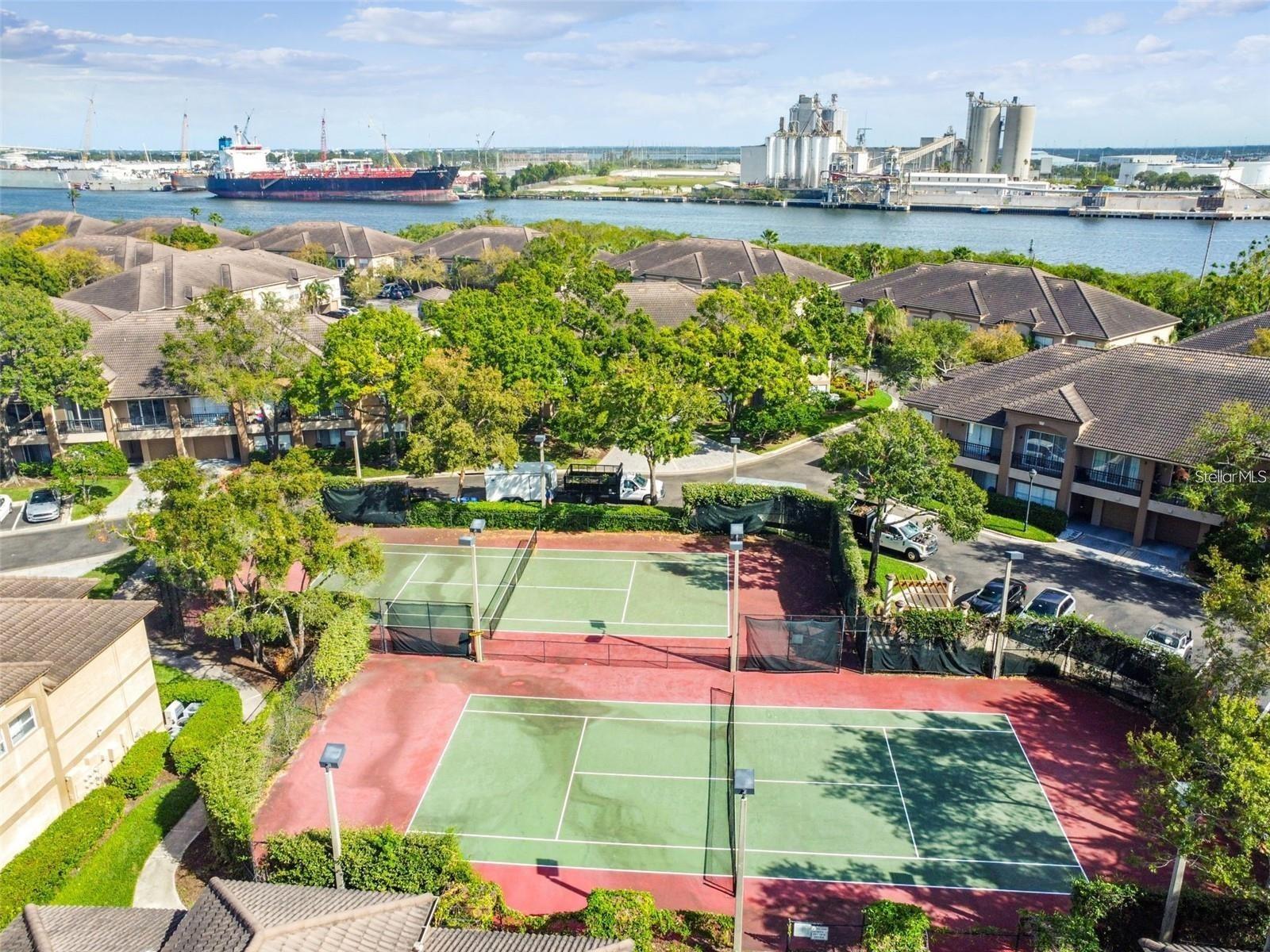2 Tennis Courts