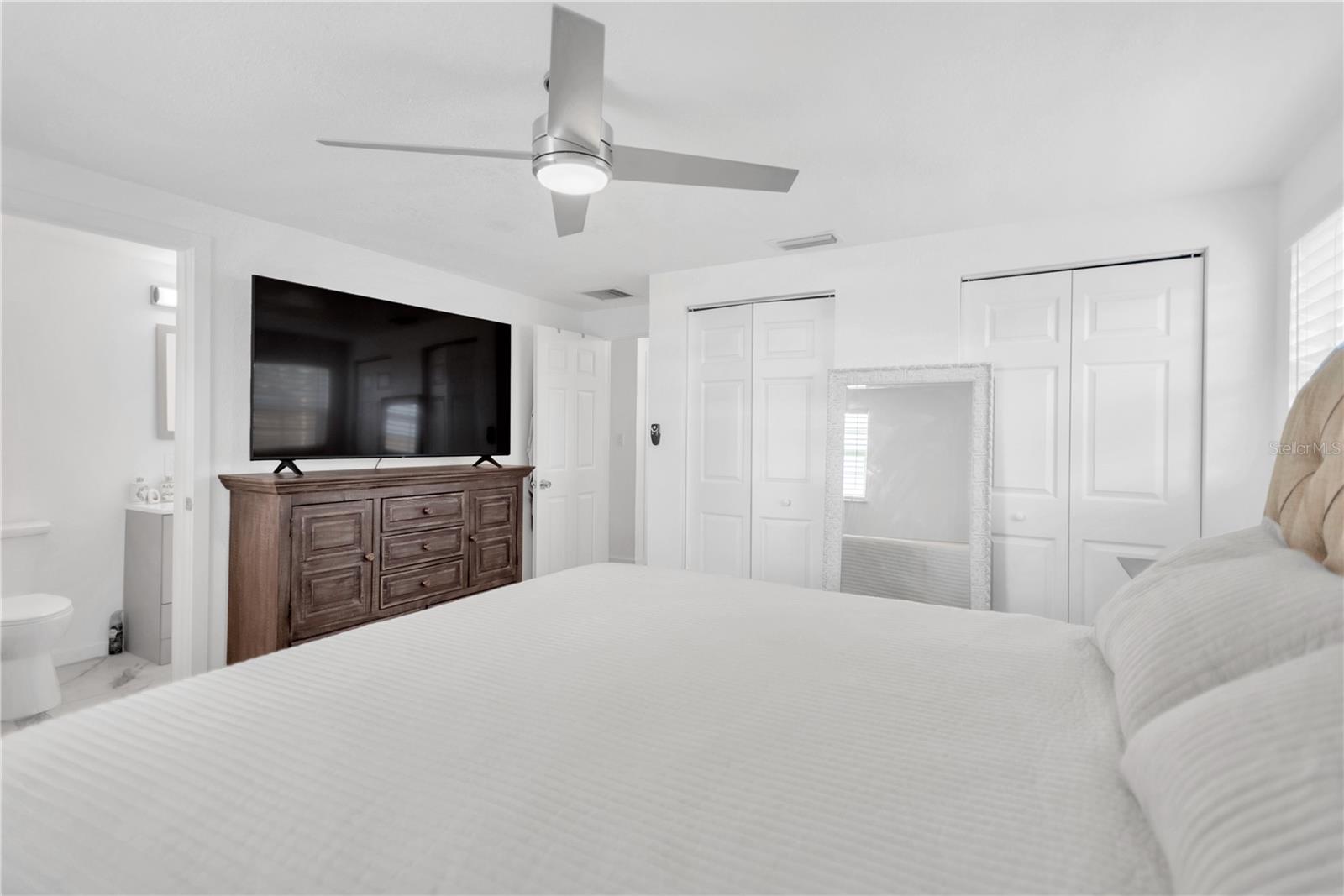 Master Bedroom with full wall closet space and en-suite bathroon