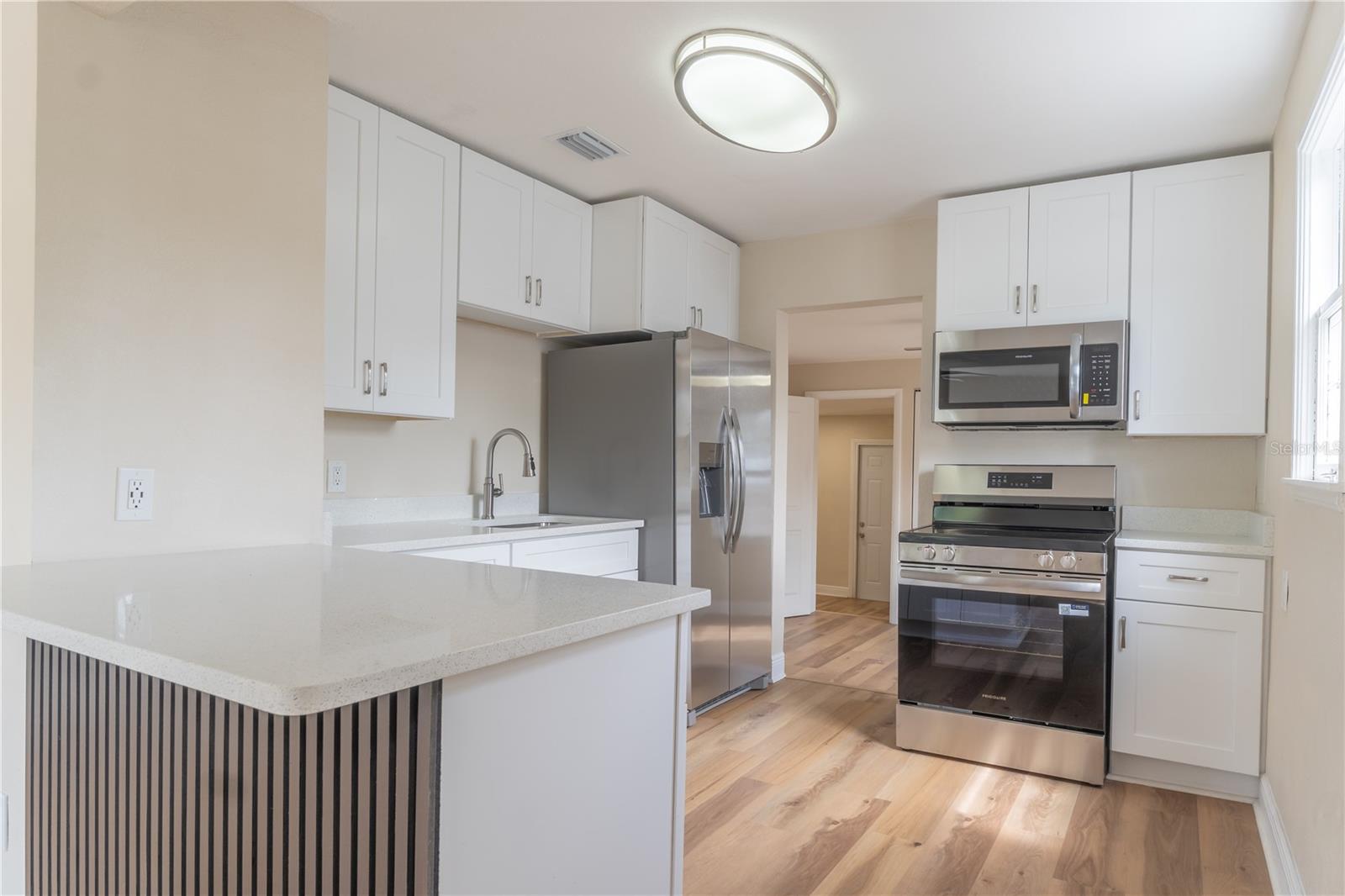 Beautiful Kitchen new stainless appliances