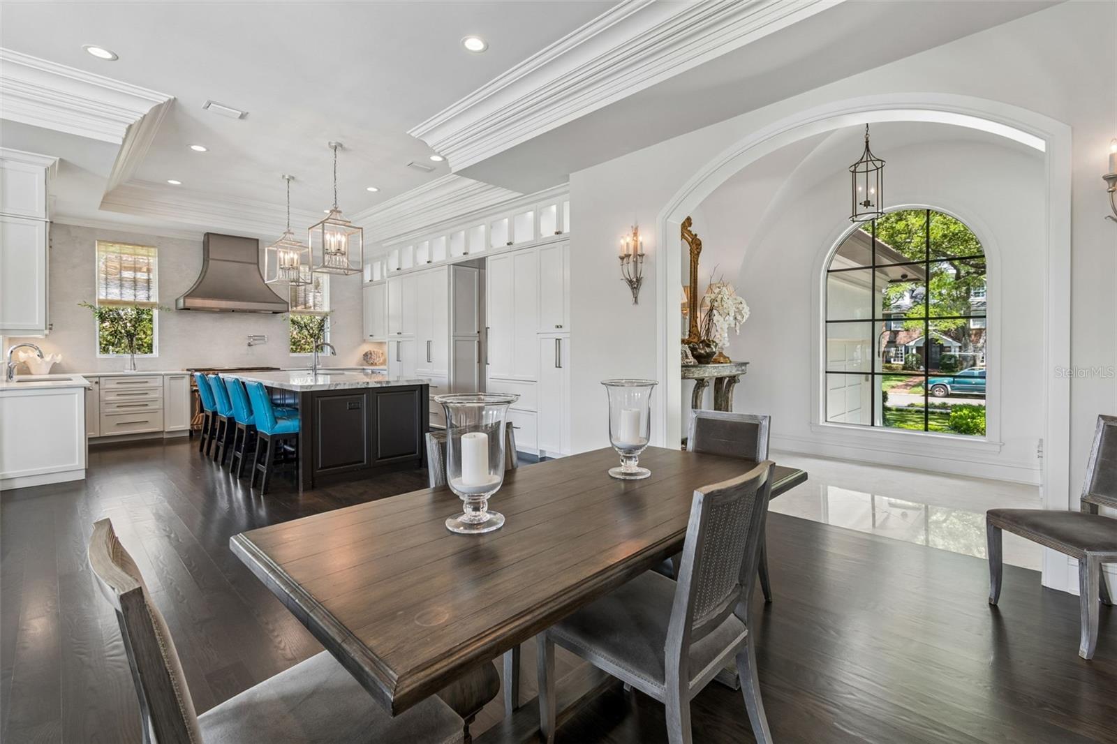 BREAKFAST NOOK