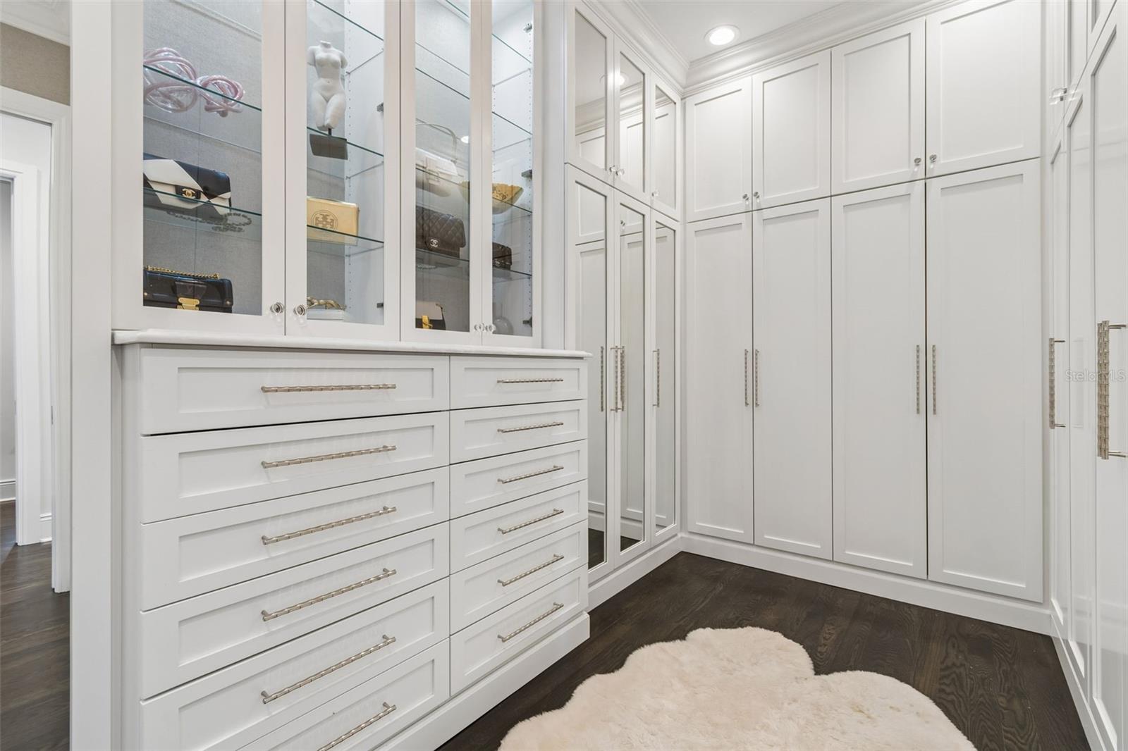 OWNERS CLOSET