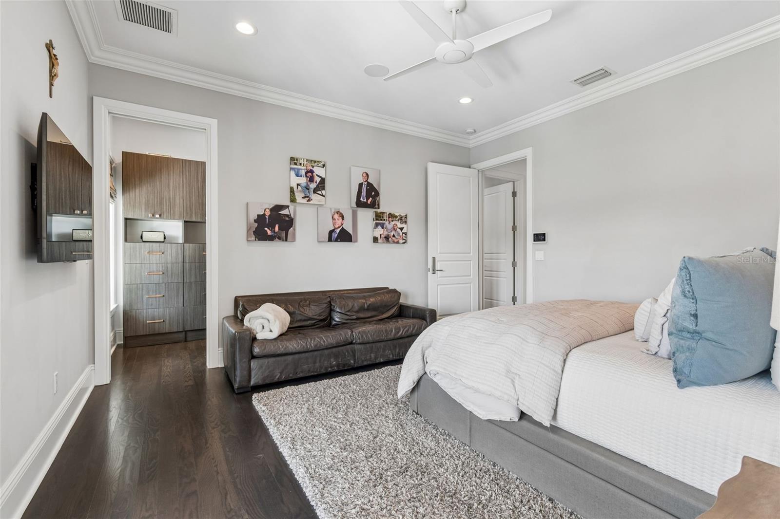 BEDROOM 2
