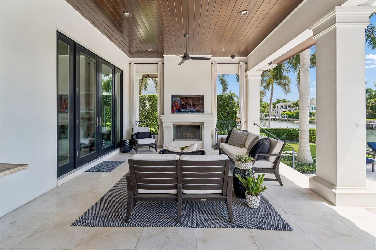 OUTDOOR SEATING