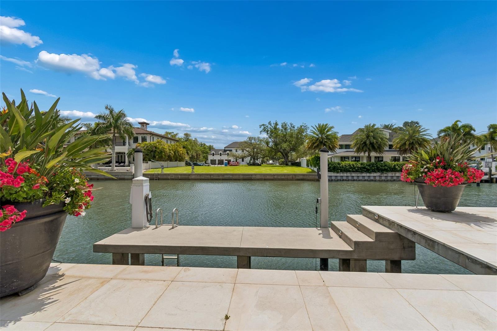 DOCK VIEW