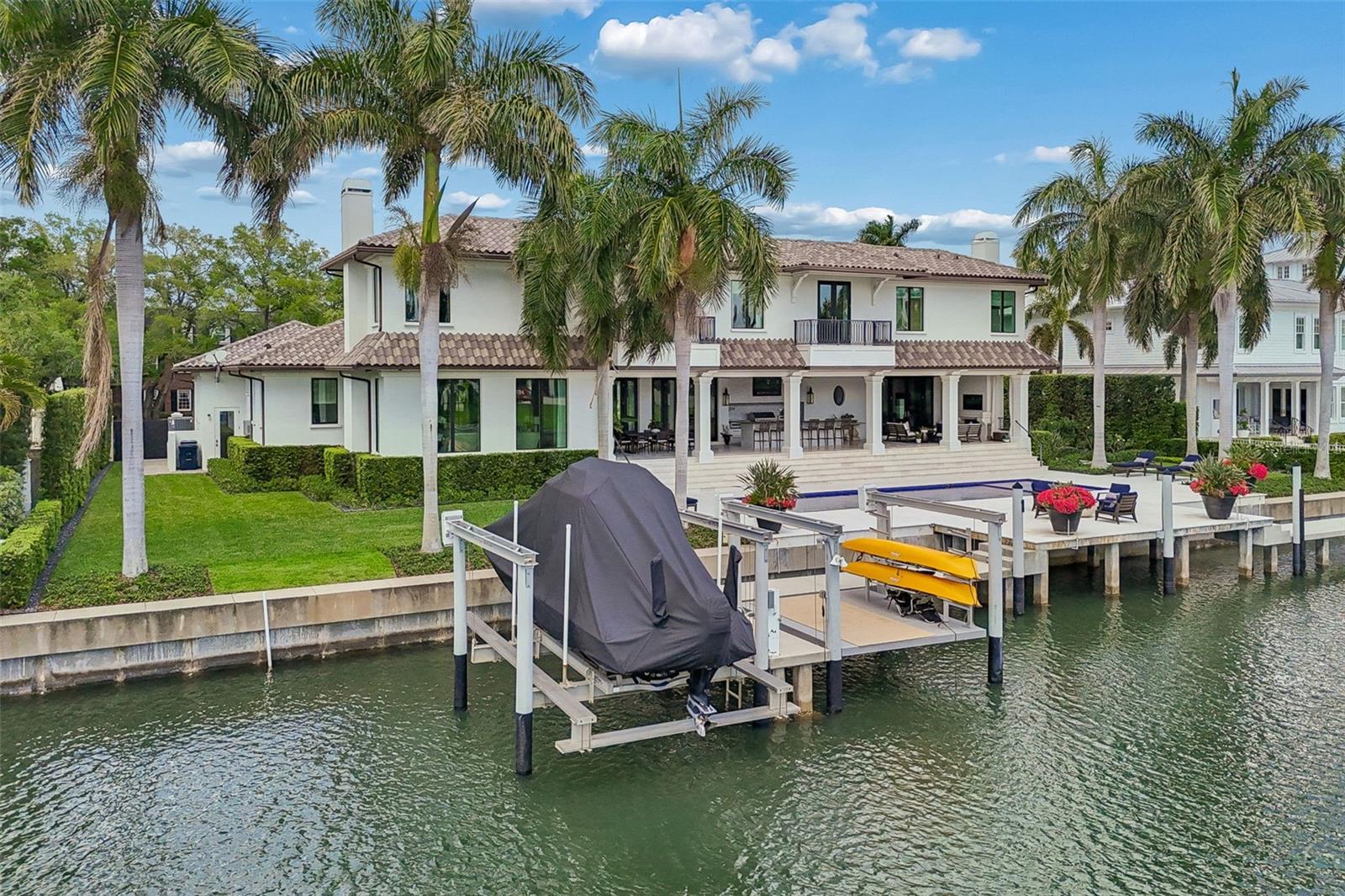 BACK VIEW/DOCK