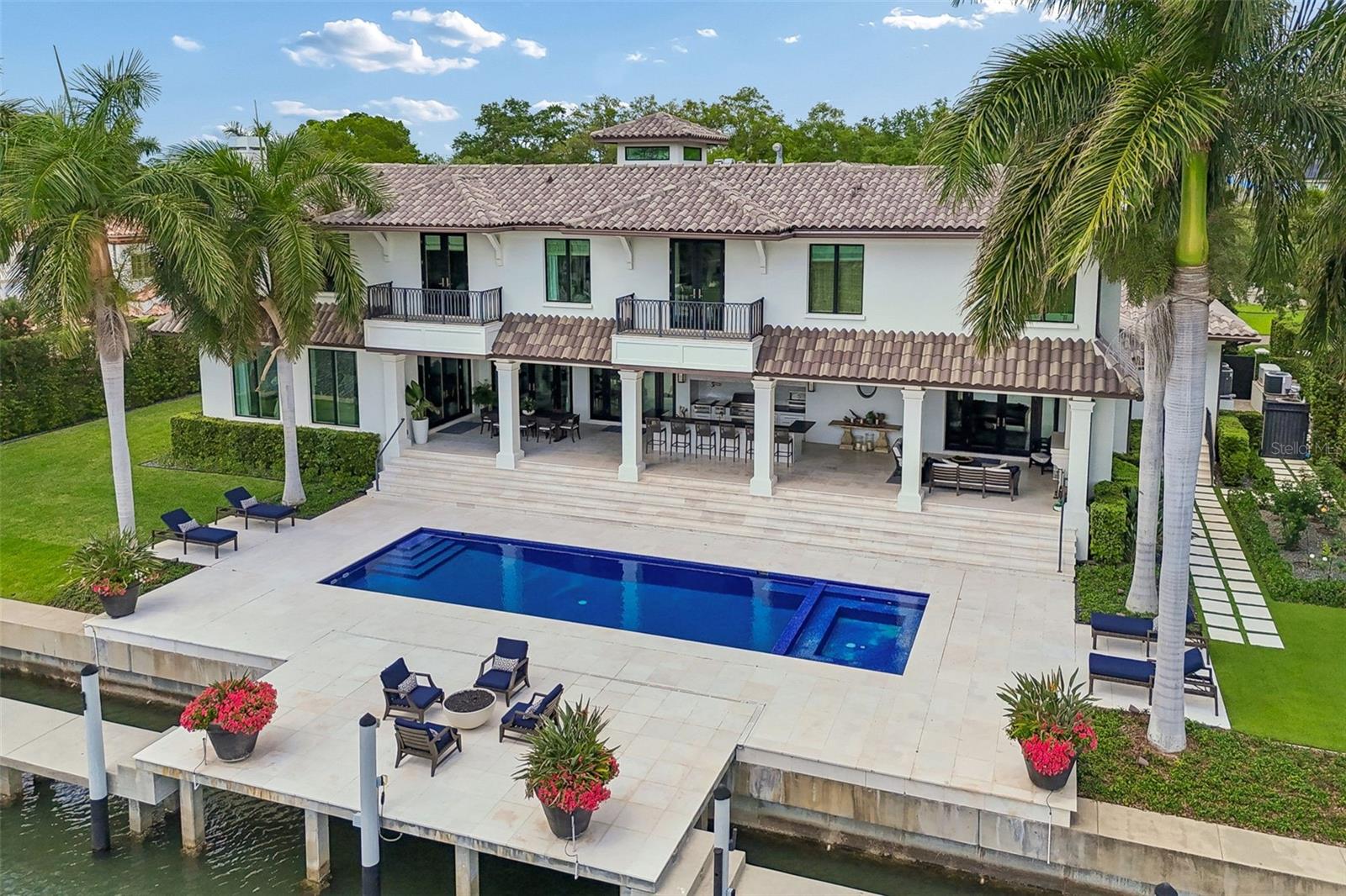 BACK VIEW/POOL
