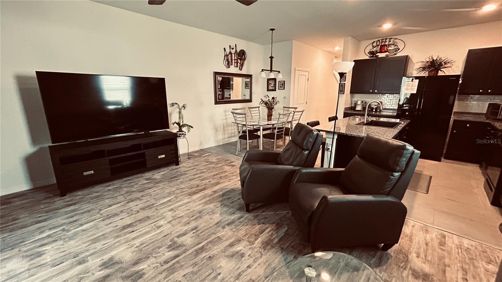 living/dining/kitchen