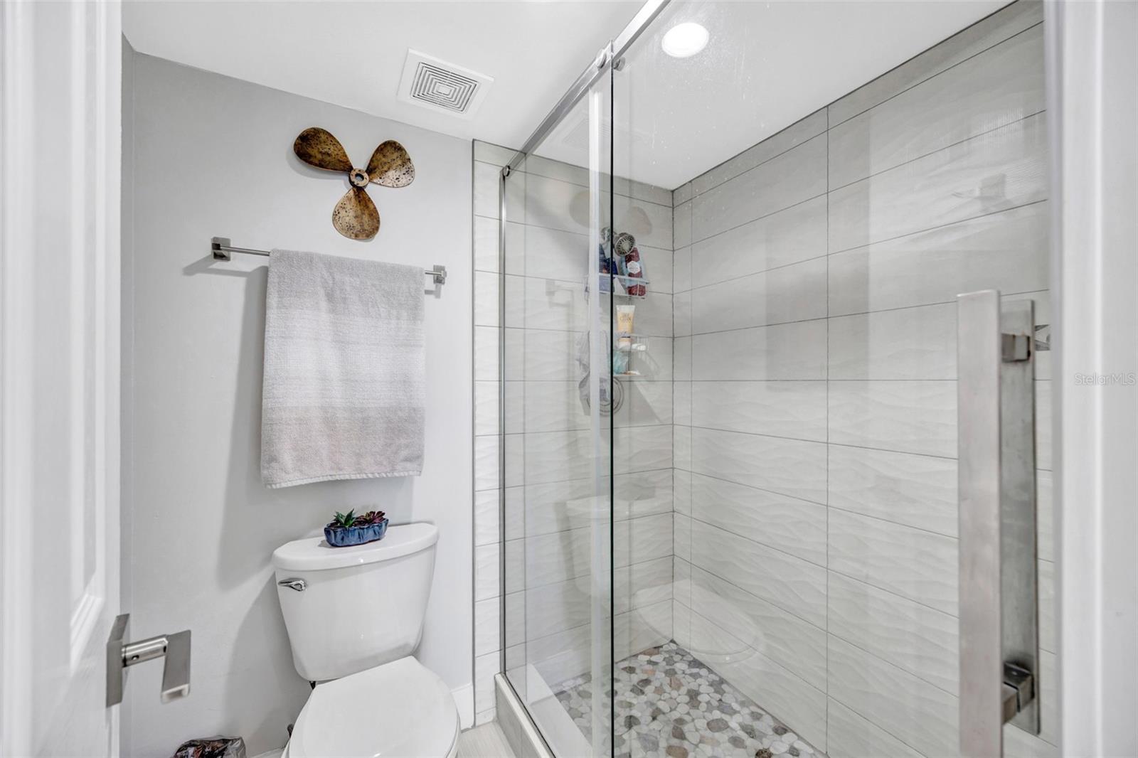 Primary en-suite shower