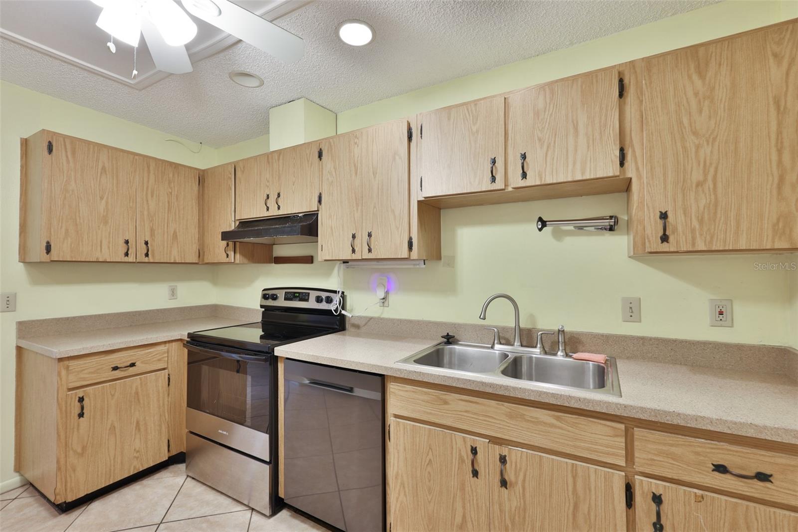 Ceiling fan in the kitchen to keep you cool while your cooking. Stainless appliances