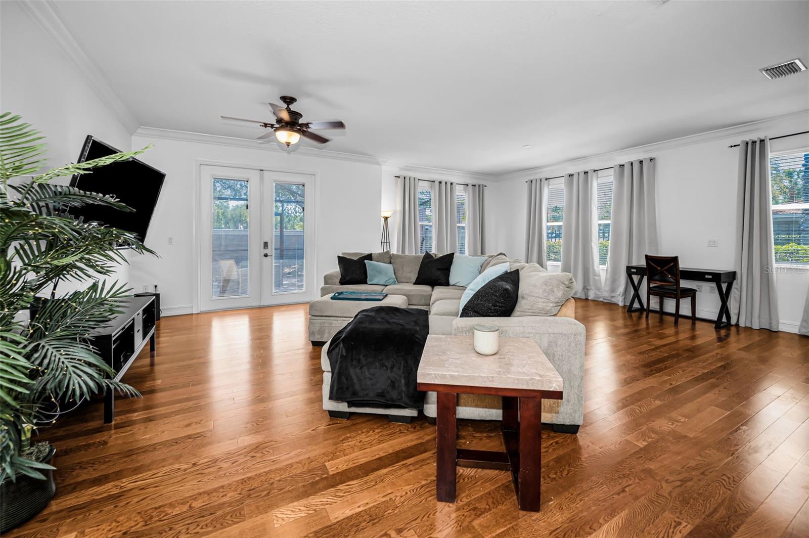 Fresh interior paint throughout the first floor!