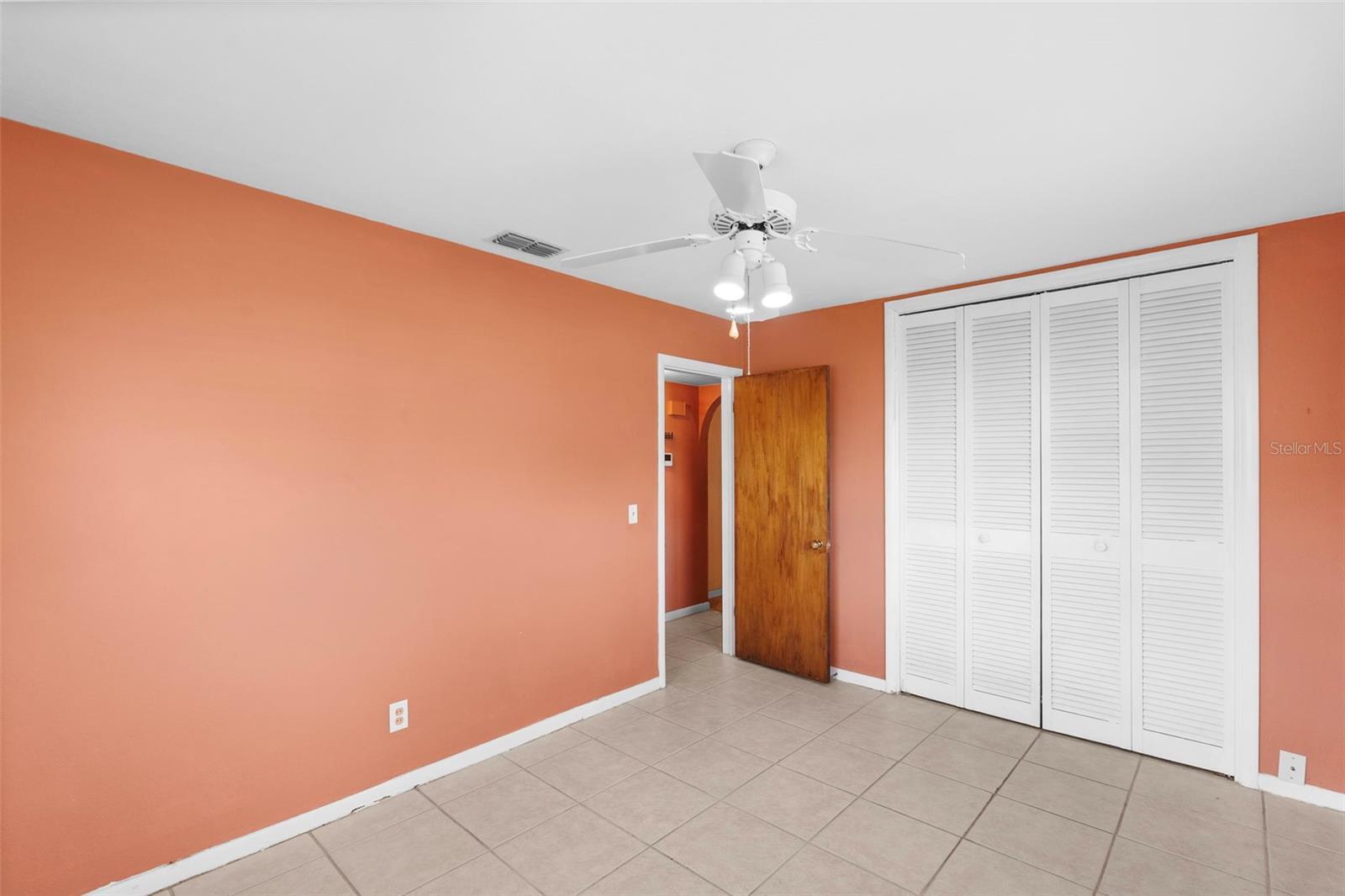 2nd Bedroom Closet