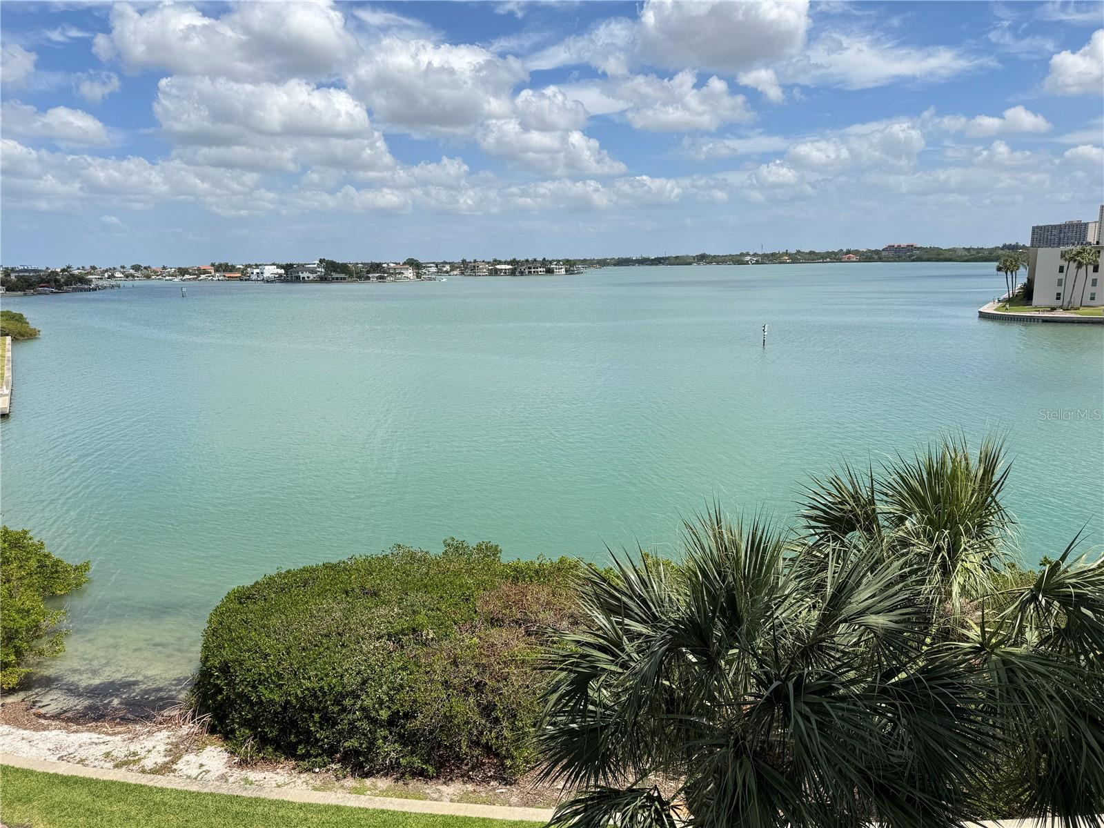TB8494579