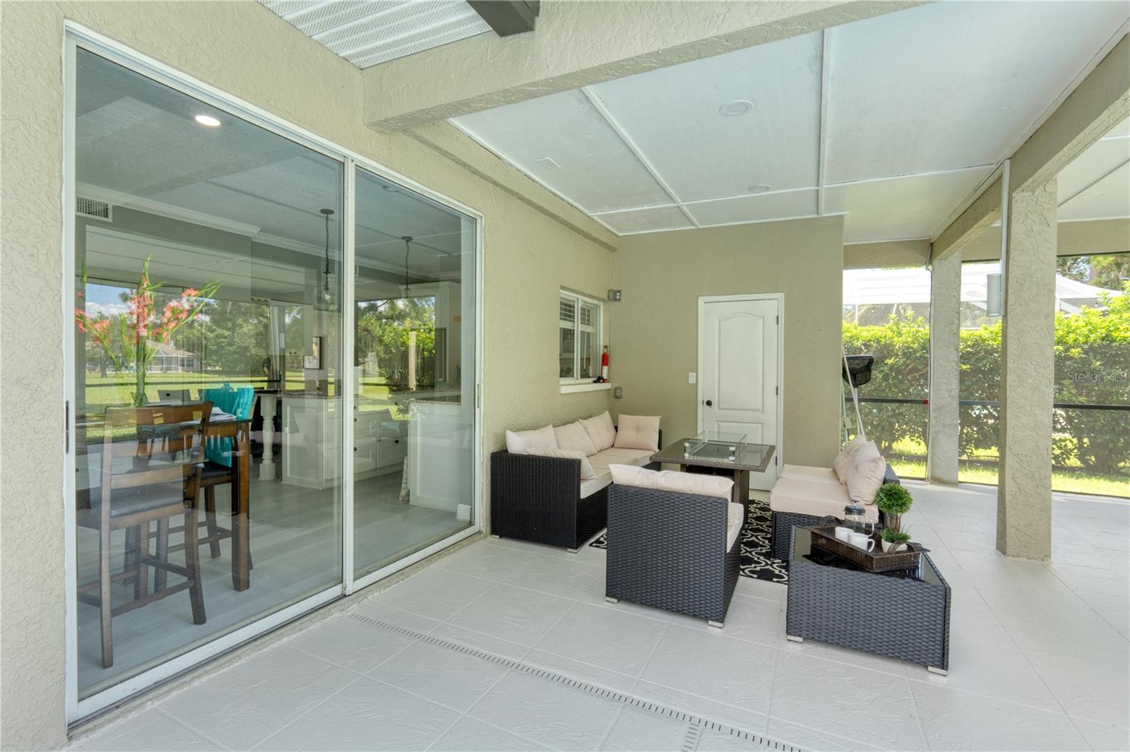 Access to outdoor pool bath!