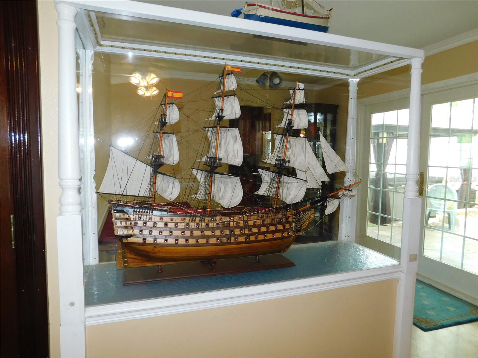 Display can also hold an aquarium