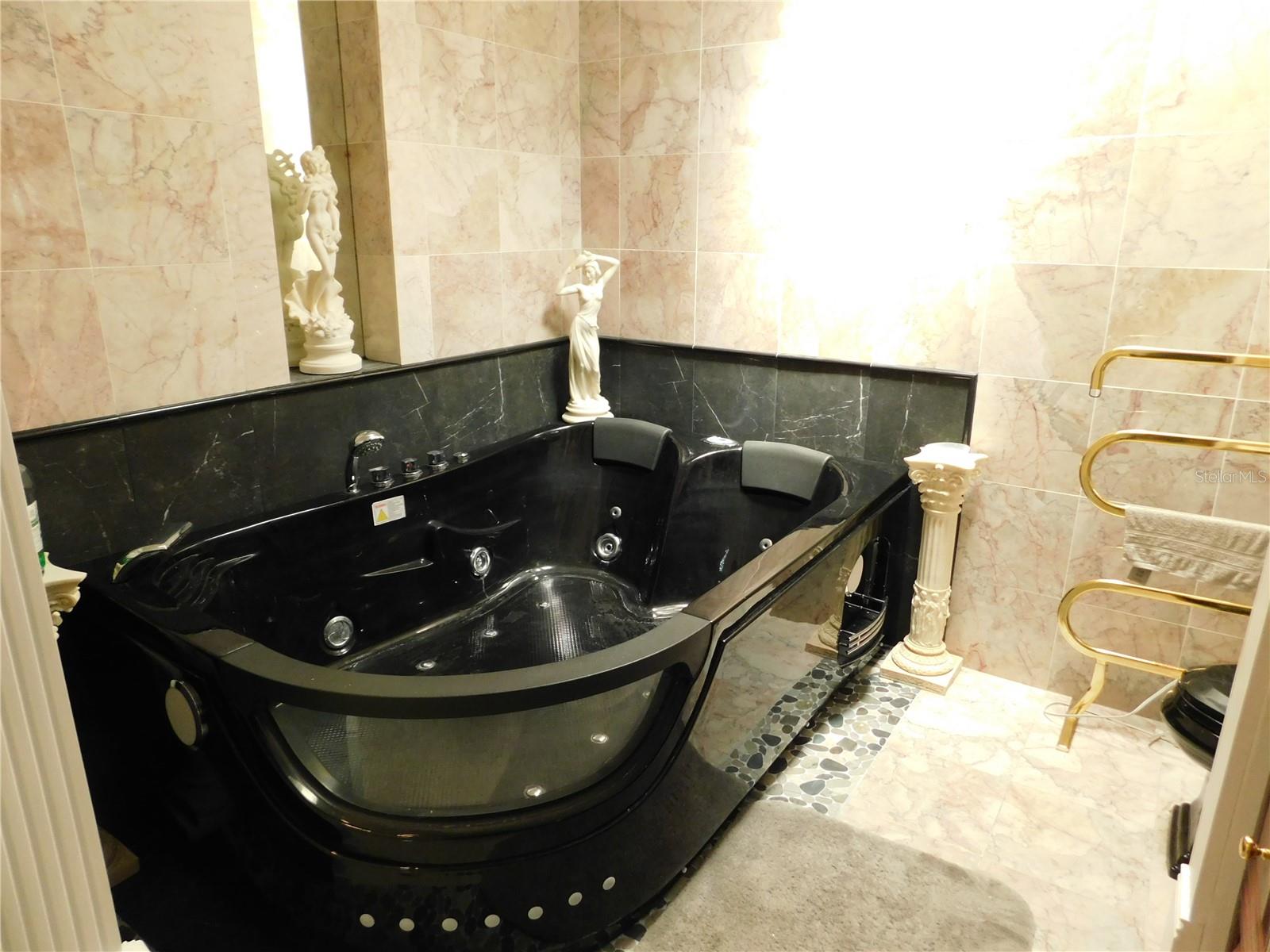 Double jetted tub