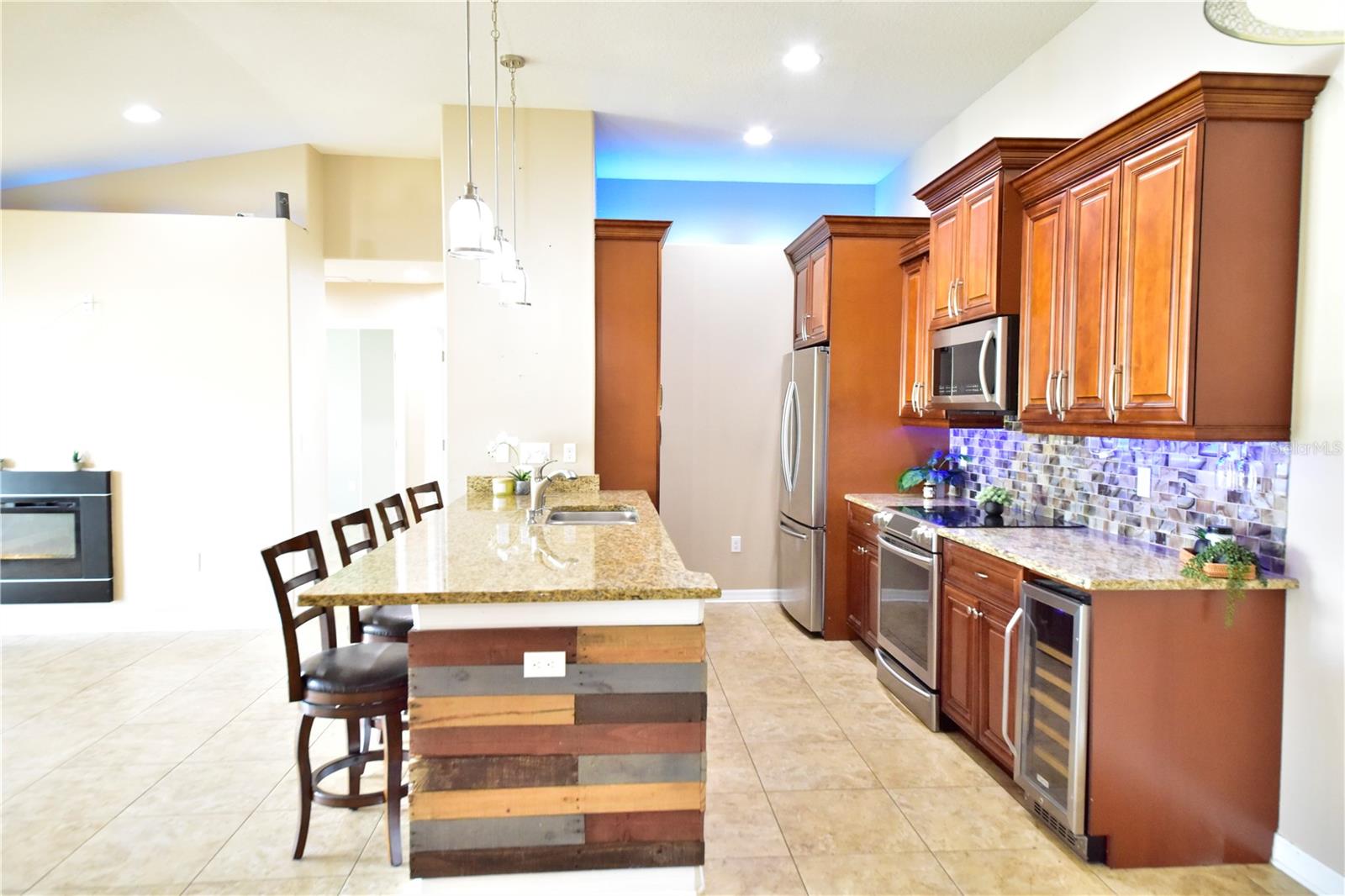 Kitchen unstaged