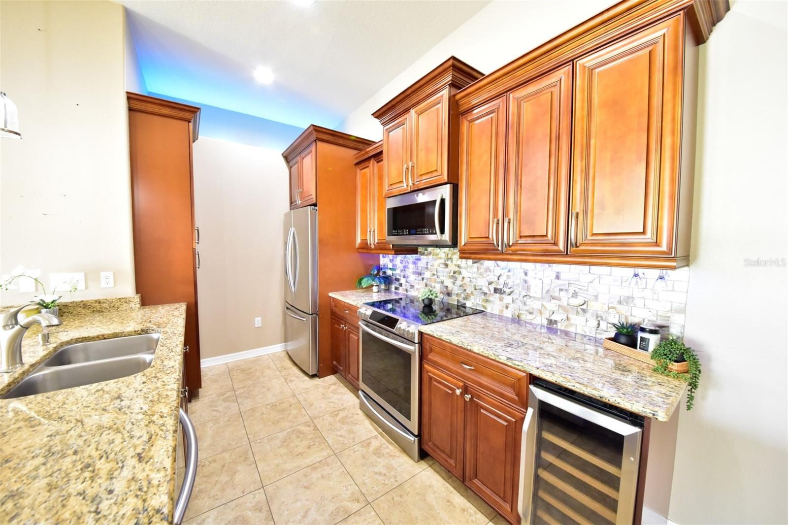 Kitchen unstaged