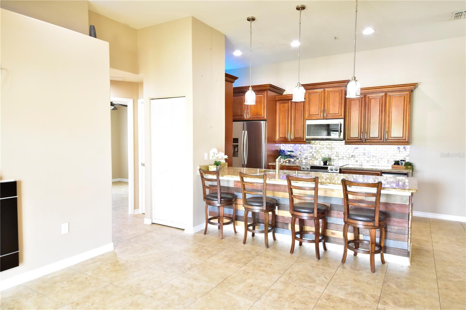 Kitchen unstaged