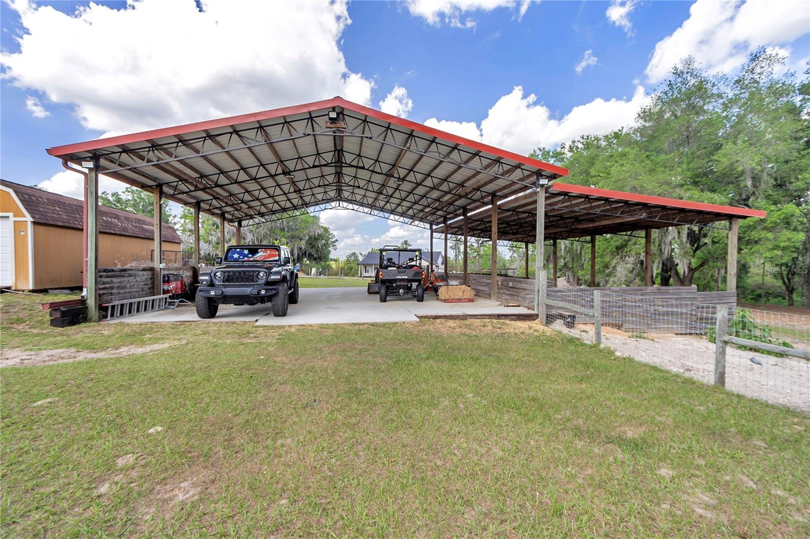 Pole Barn w/Concrete Floor