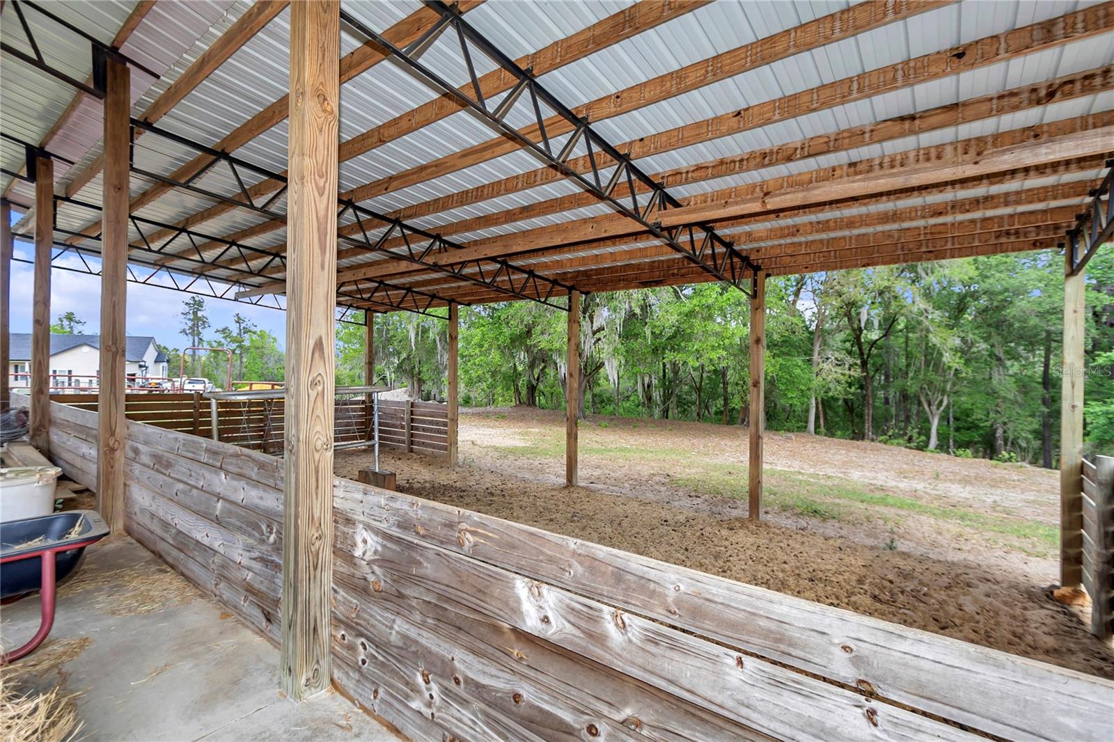 Pole Barn w/Concrete Floor
