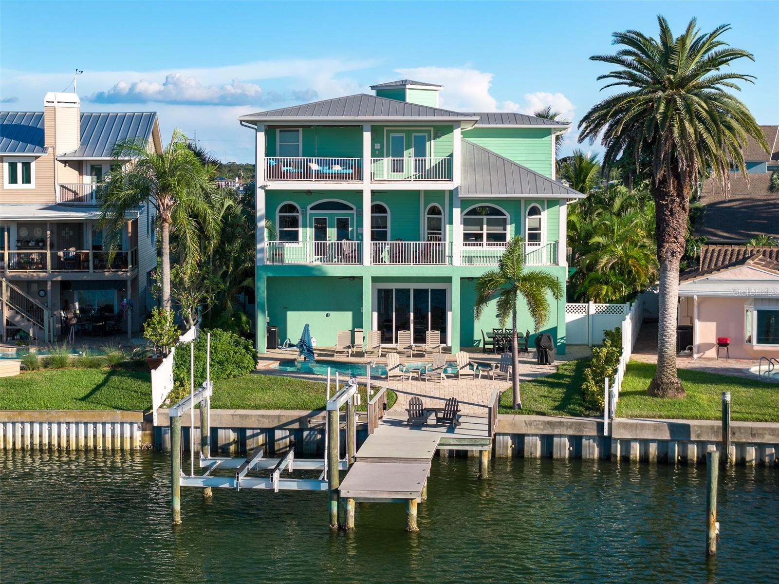 Spend the days cruising the Intracoastal, launching your vessel from the privacy of your deep-water slip!