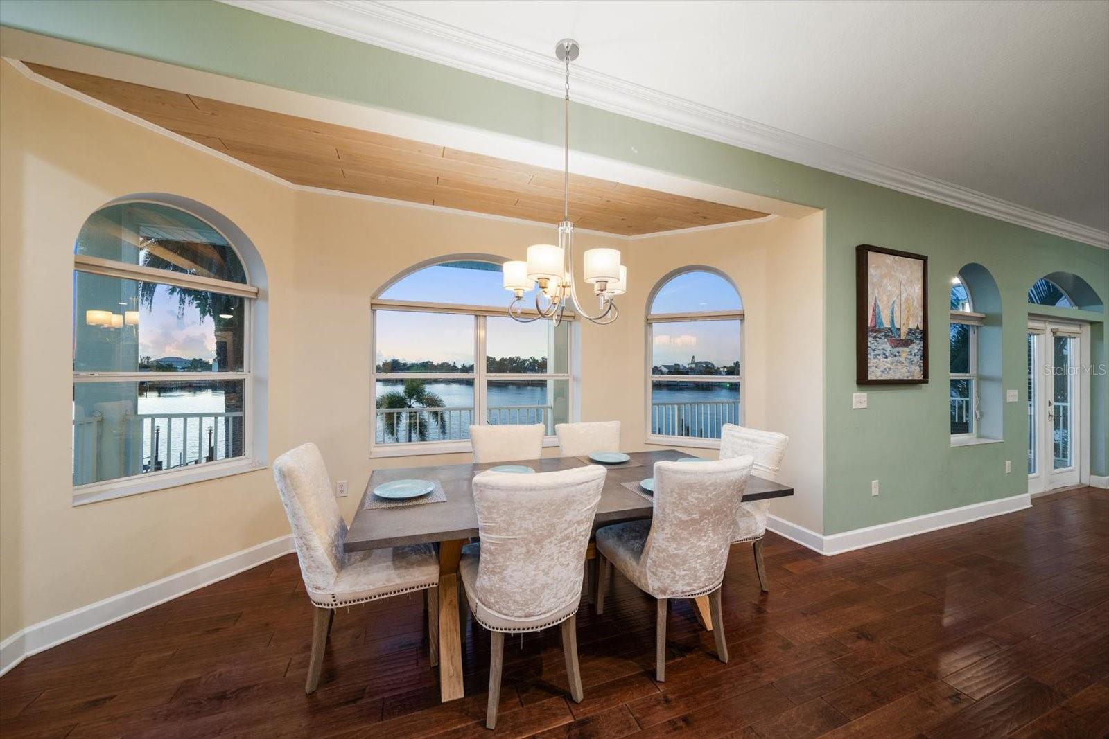 No better spot for evening meals, dining with a view!