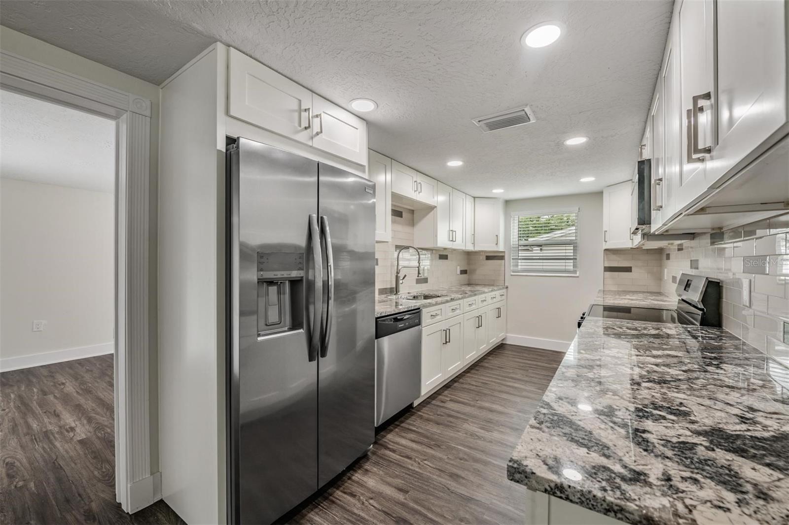 Beautiful kitchen with lots of cabinets