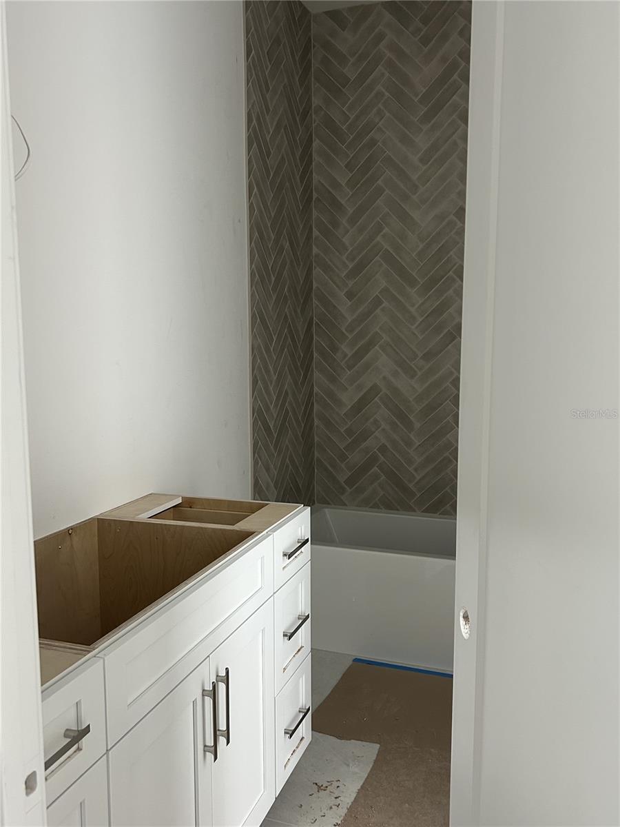 Every bedroom with en-suite bathroom