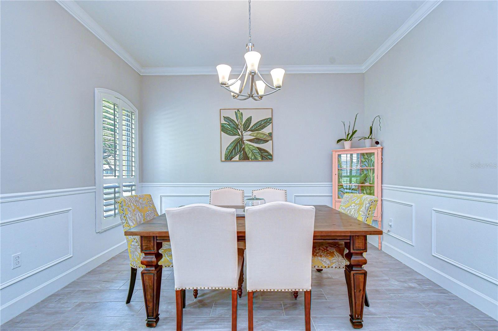 Ideal for hosting gatherings.