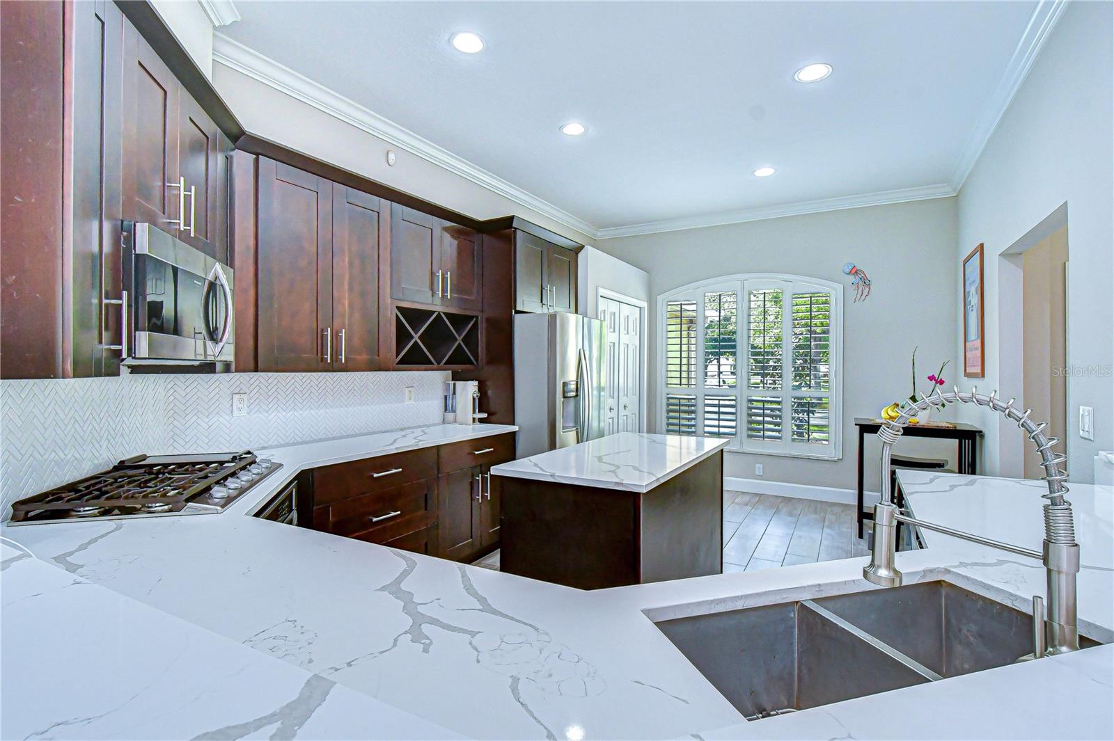 Stunning gourmet kitchen (renovated 2021).