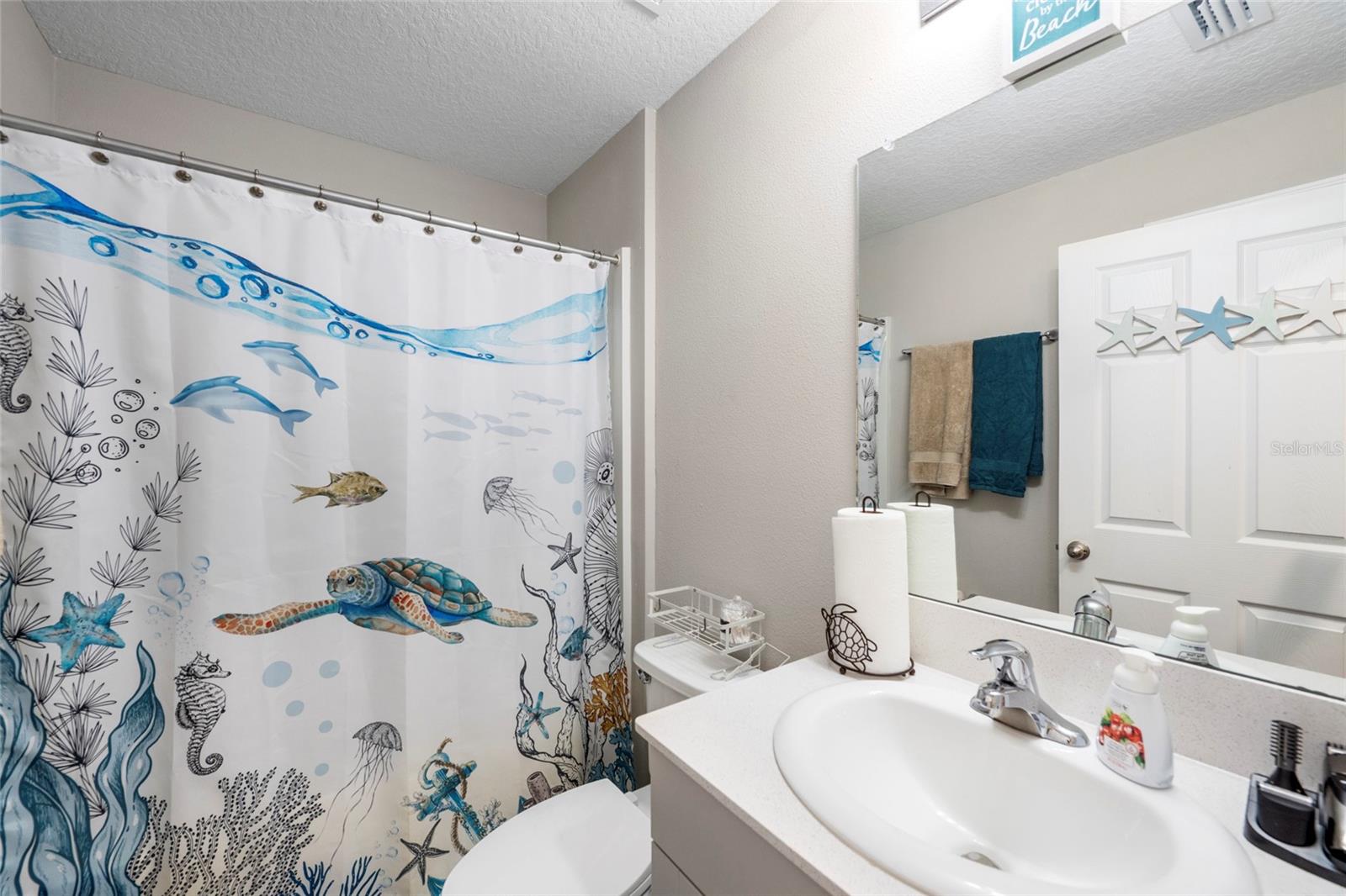 Full Hallway Bathroom