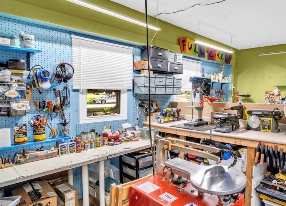 Workshop, 3rd bedroom, VRBO or 2 car garage