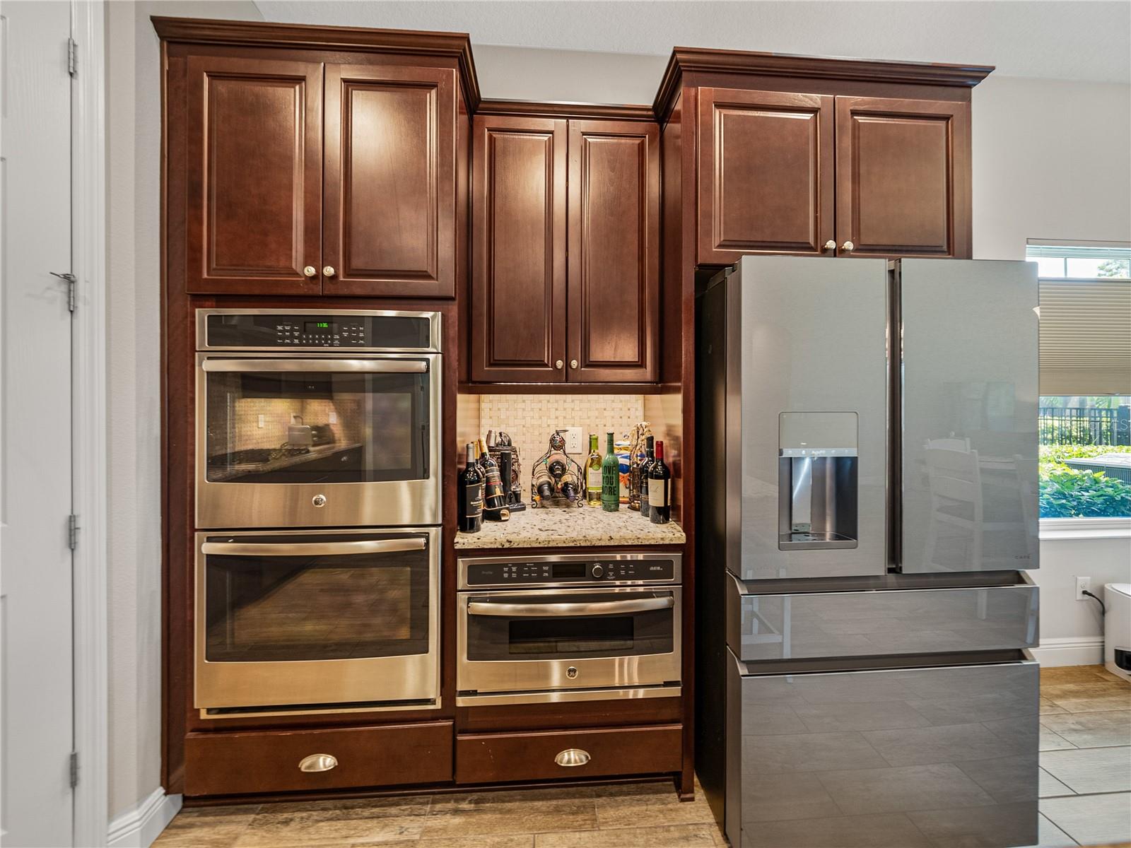 Double Ovens for the Ultimate Entertainment