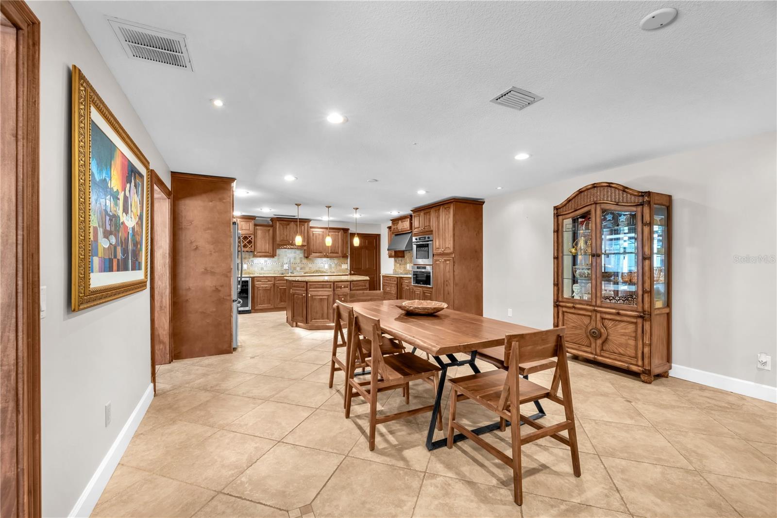 This flow is exceptional for entertaining.