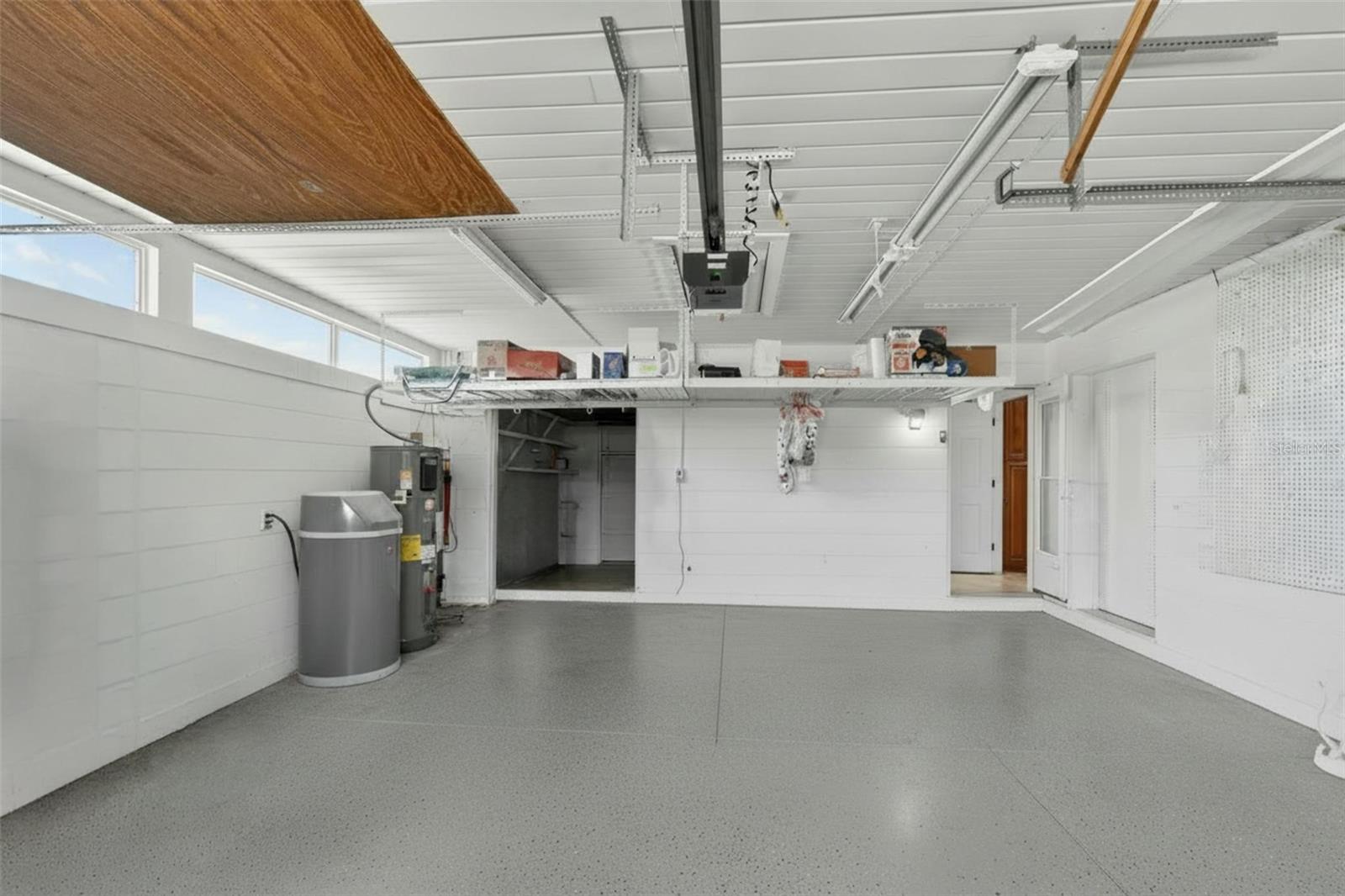 This is a very rare 2 1/2 car garage in Sun City center.