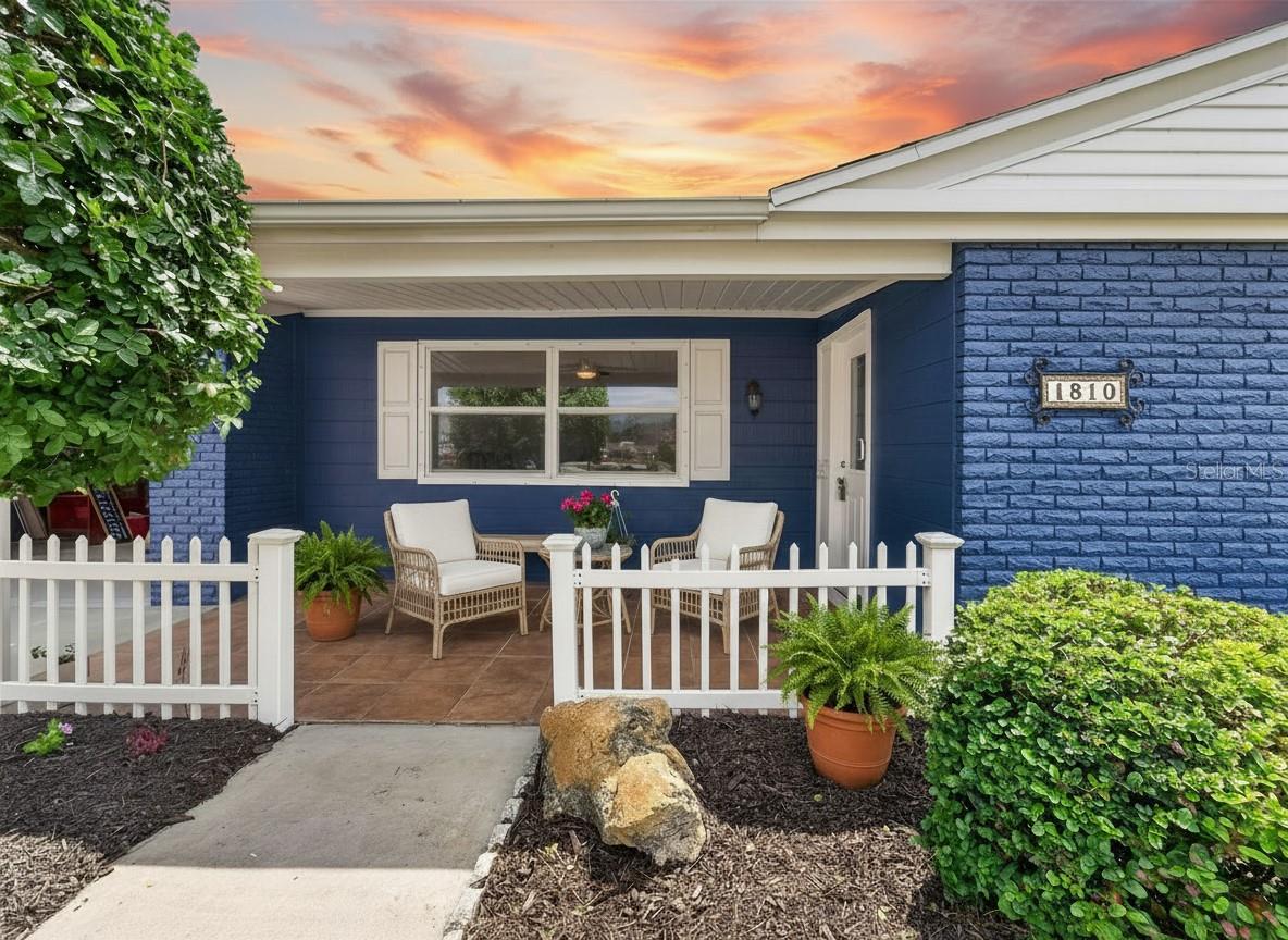 This photo includes virtual decor..