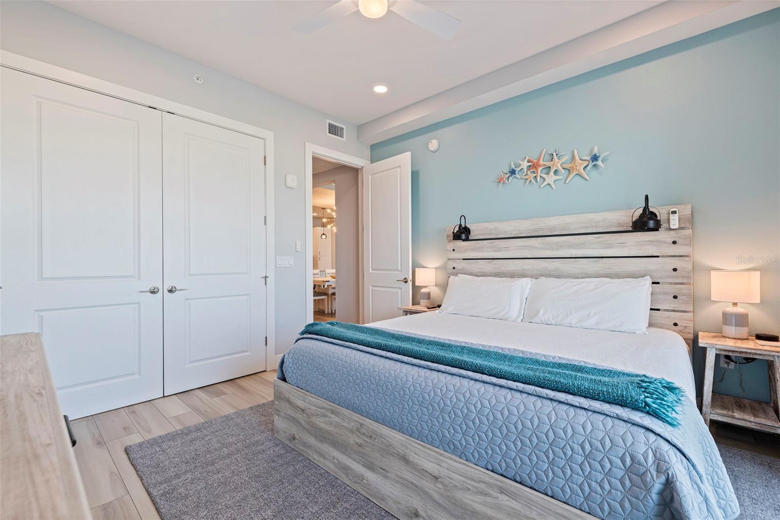 King Bed / Secondary Bedroom