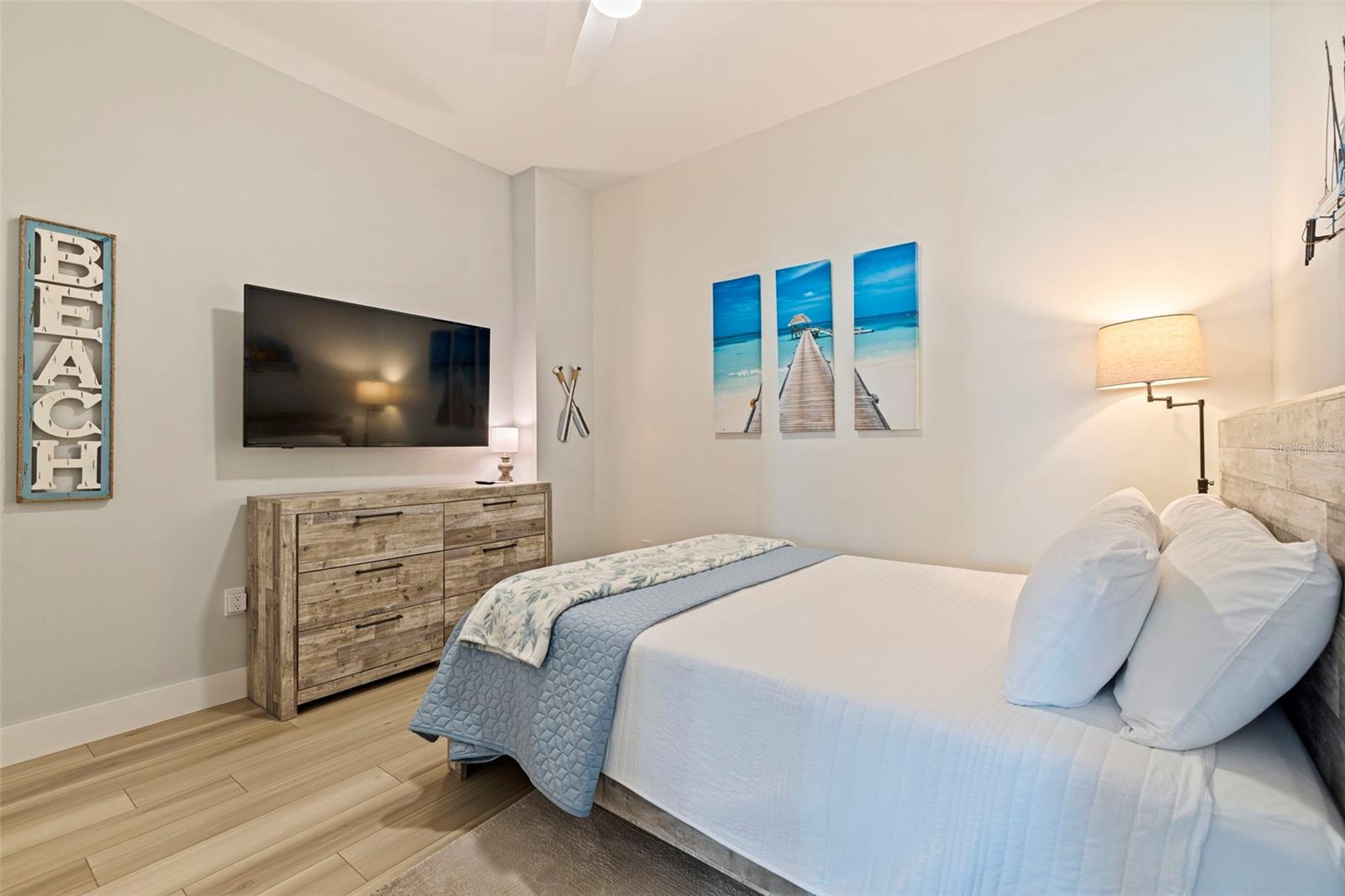 Queen Bed - Den/Flex