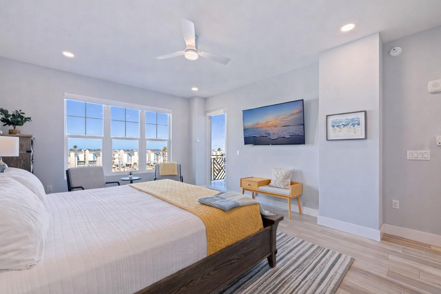 King Bed / Primary Suite