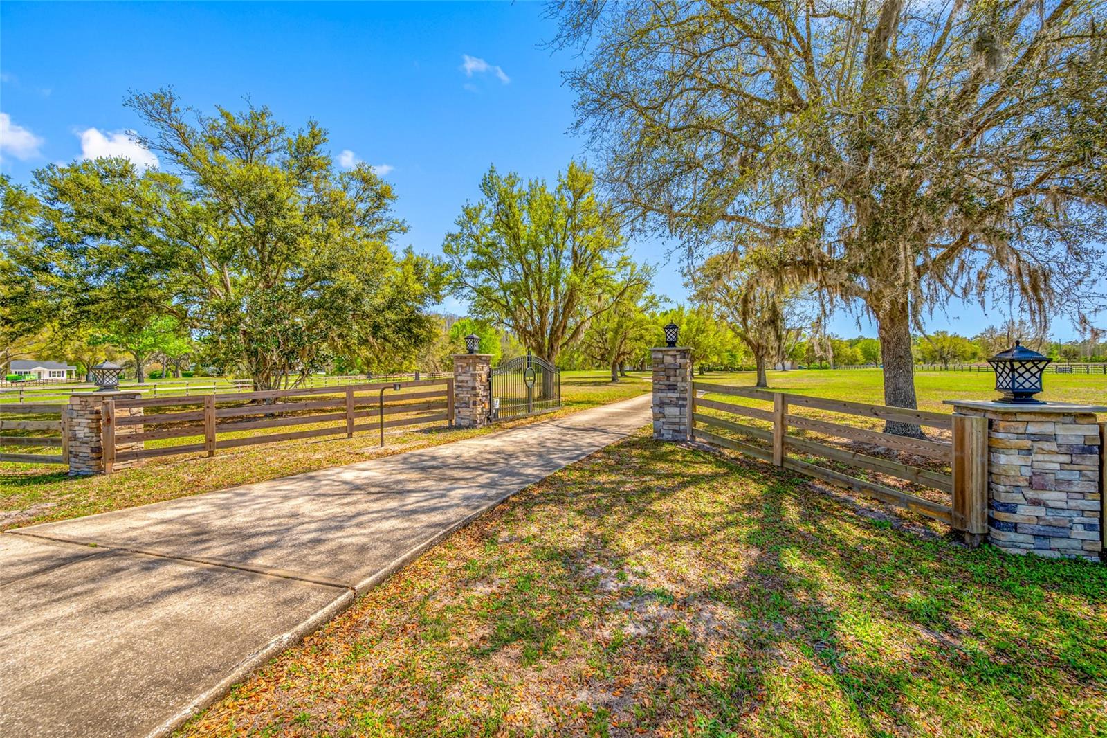 Private gate