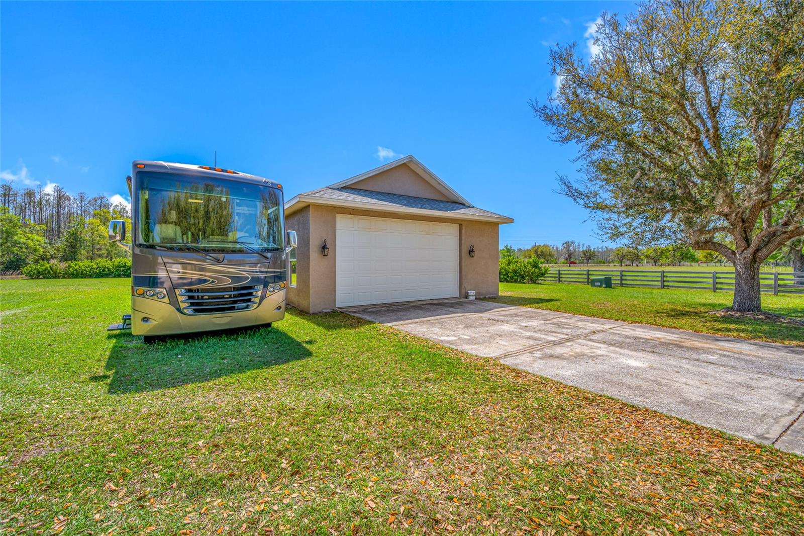 Detached garage